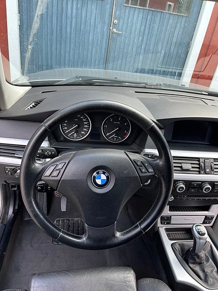 BMW 520d 3 of 6