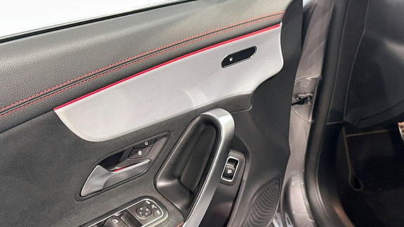 Mercedes-Benz CLA200 9 of 12
