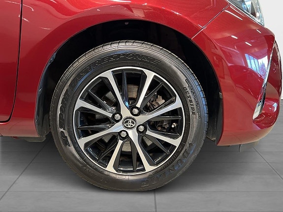 Toyota Yaris 14 of 18
