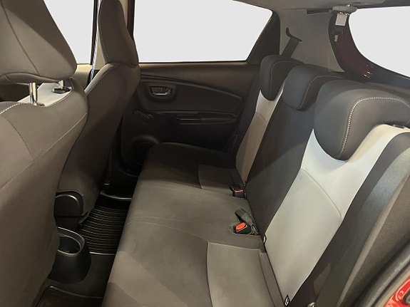 Toyota Yaris 11 of 18