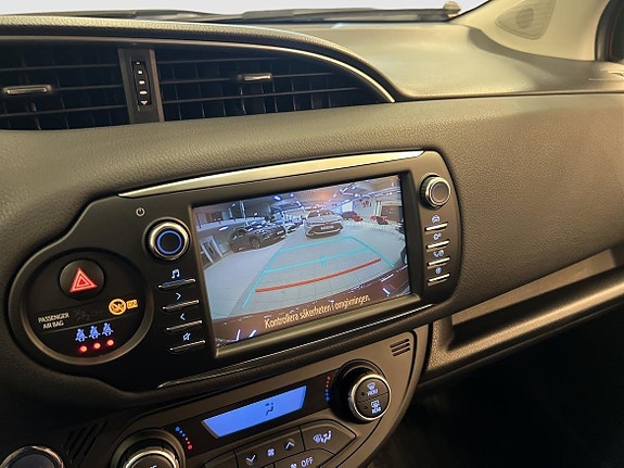 Toyota Yaris 15 of 18