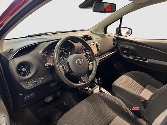 Toyota Yaris 10 of 18