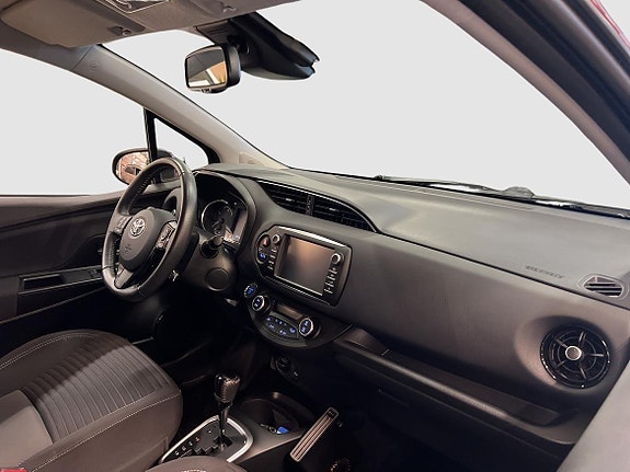 Toyota Yaris 7 of 18