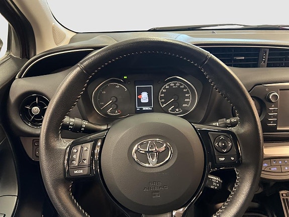 Toyota Yaris 9 of 18