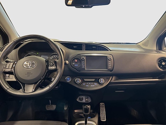 Toyota Yaris 8 of 18