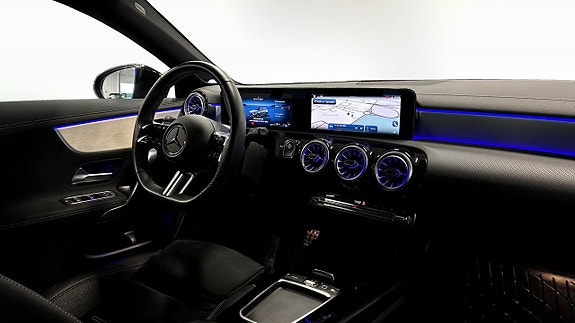 Mercedes-Benz CLA250 e 3 of 17