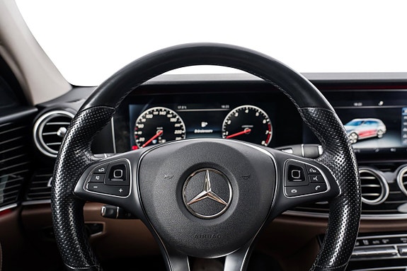Mercedes-Benz E400 13 of 27