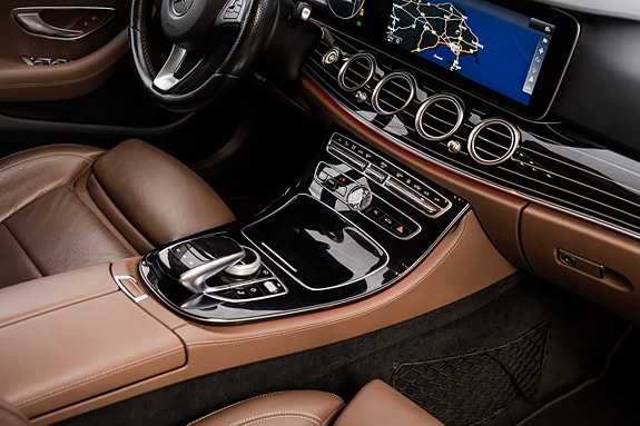 Mercedes-Benz E400 23 of 27