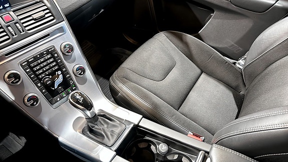 Volvo XC60 15 of 18