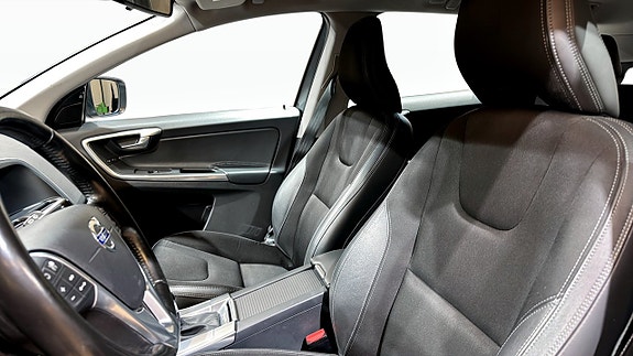 Volvo XC60 8 of 18