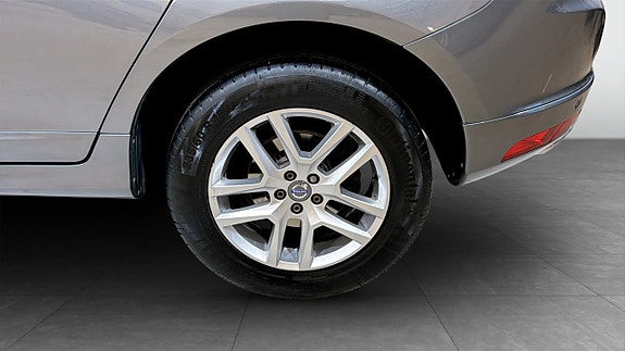 Volvo XC60 6 of 18