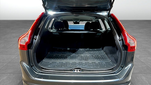 Volvo XC60 12 of 18