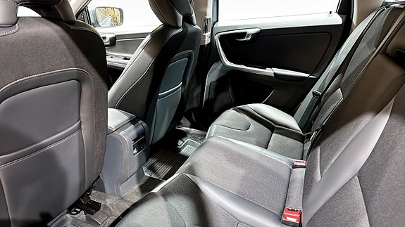 Volvo XC60 11 of 18