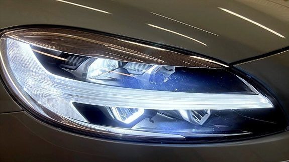 Volvo V40 13 of 21