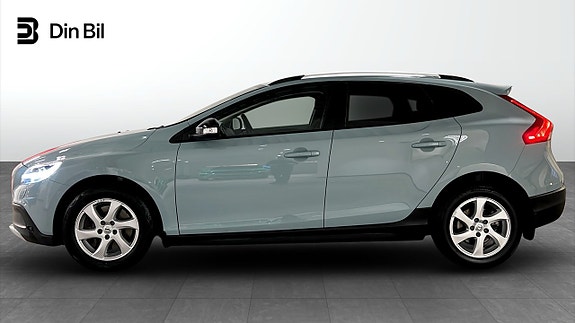 Volvo V40 2 of 21