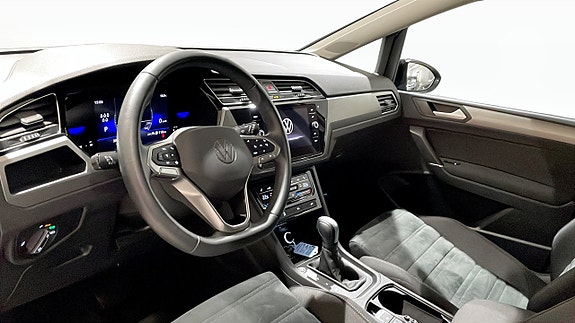 Volkswagen Touran 7 of 14