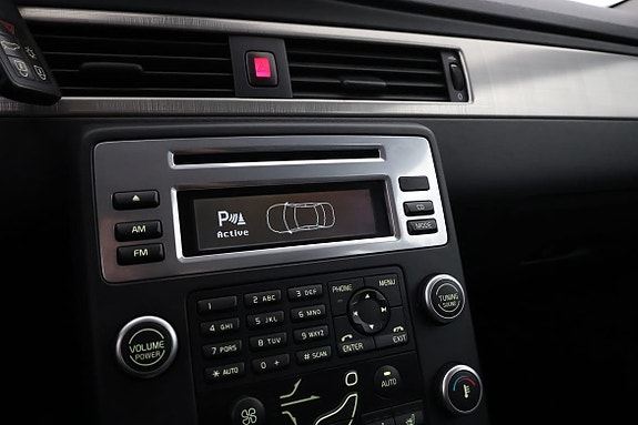 Volvo XC70 14 of 18