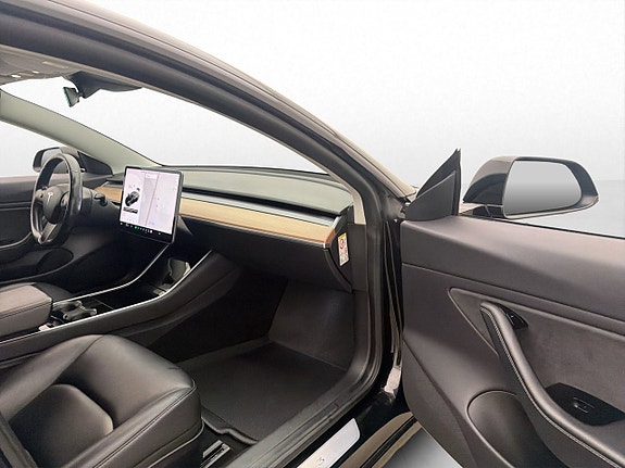 Tesla Model 3 27 of 30