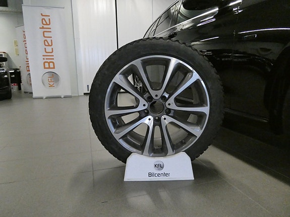 Mercedes-Benz E300 2 of 22
