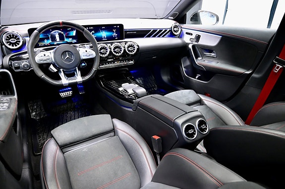 Mercedes-Benz CLA45 16 of 30