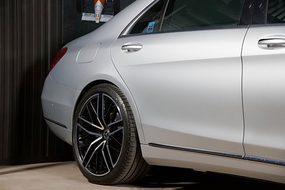 Mercedes-Benz S400 4 of 26