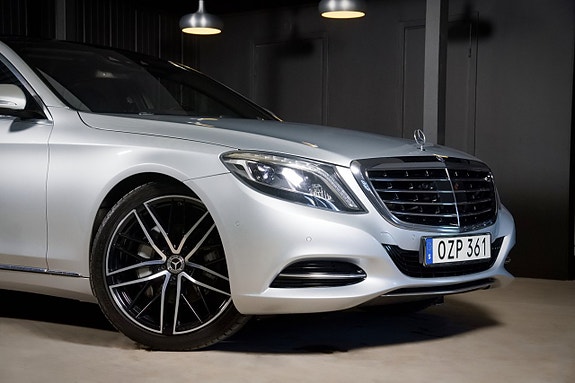 Mercedes-Benz S400 3 of 26