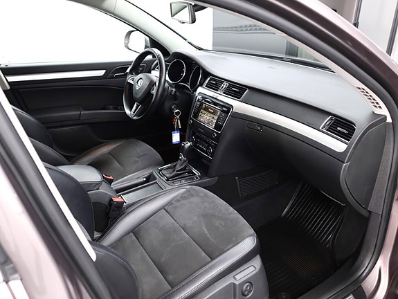 Skoda Superb 23 of 27