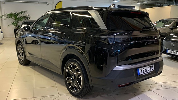 Peugeot 5008 2 of 12