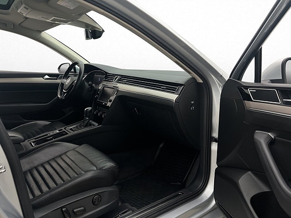 Volkswagen Passat 28 of 30