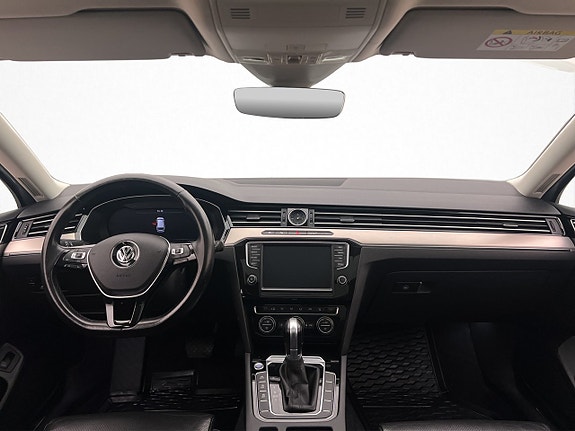 Volkswagen Passat 15 of 30