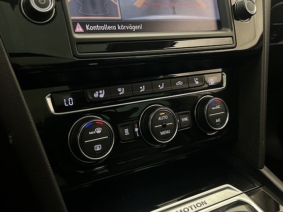 Volkswagen Passat 25 of 30