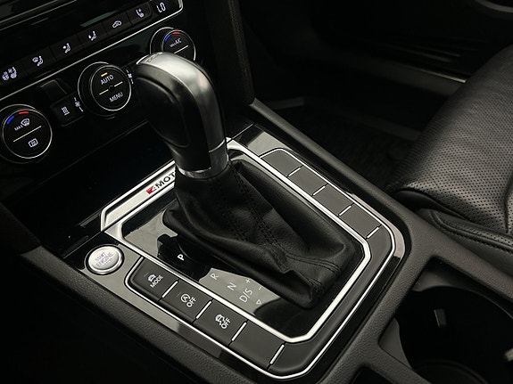 Volkswagen Passat 26 of 30