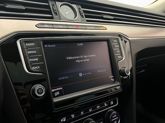 Volkswagen Passat 24 of 30