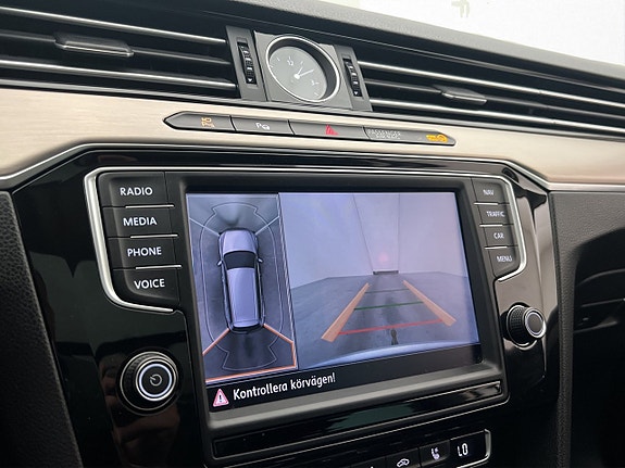 Volkswagen Passat 22 of 30
