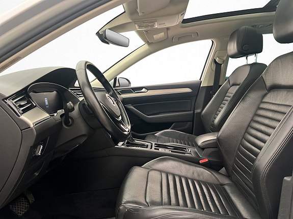 Volkswagen Passat 12 of 30