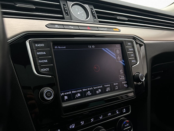 Volkswagen Passat 23 of 30
