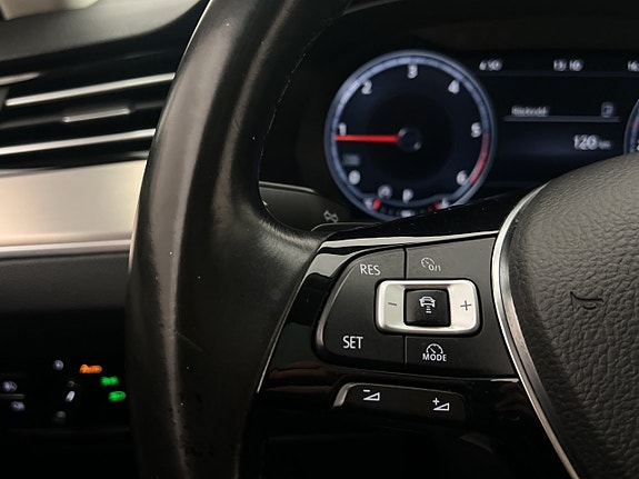 Volkswagen Passat 19 of 30