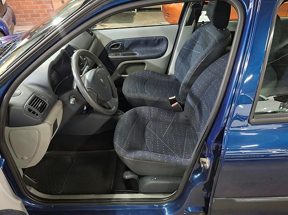 Renault Clio 8 of 11