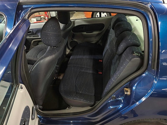 Renault Clio 9 of 11