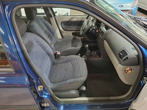 Renault Clio 7 of 11