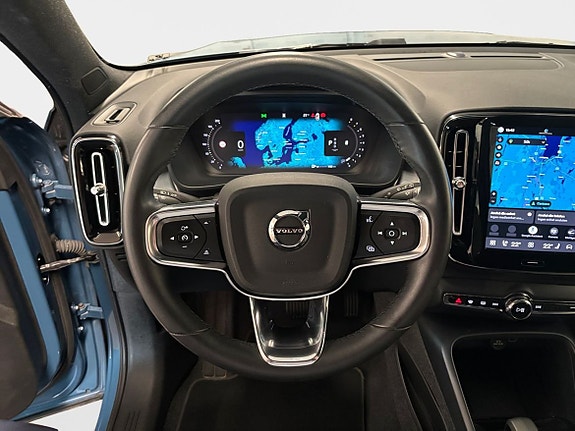 Volvo XC40 12 of 15