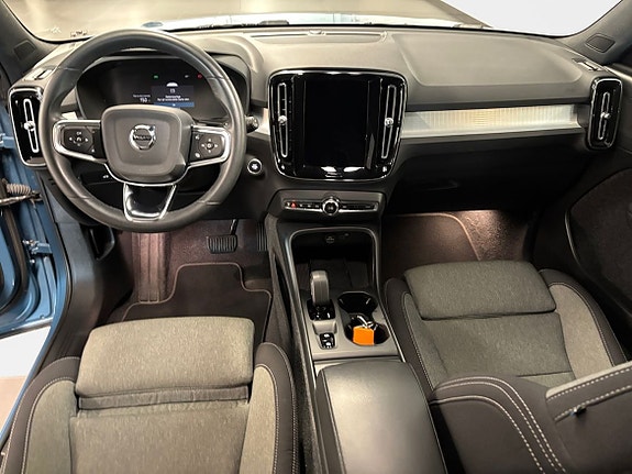 Volvo XC40 10 of 15