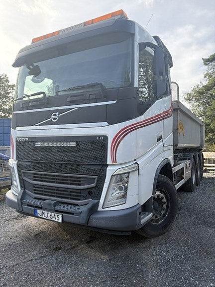 Volvo FH540 2 of 8