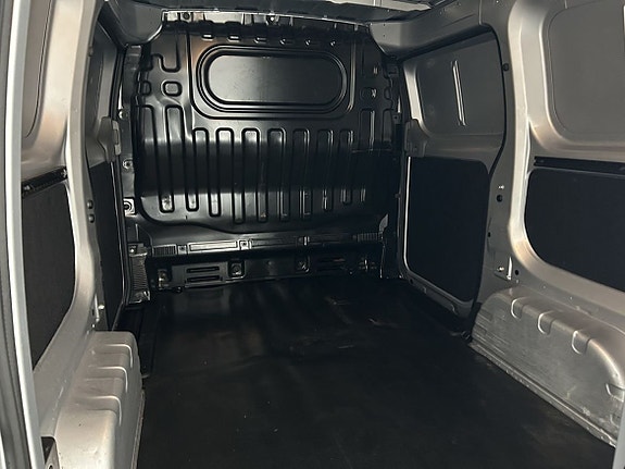 Nissan e-NV200 9 of 17