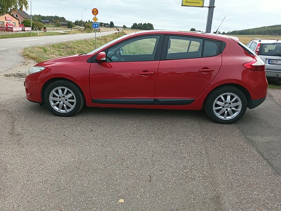 Renault Megane 2 of 8