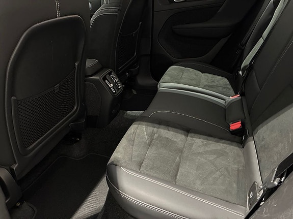 Volvo XC40 6 of 18