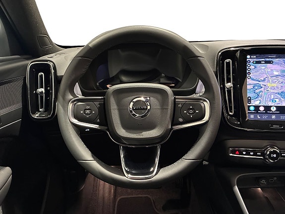Volvo XC40 10 of 18