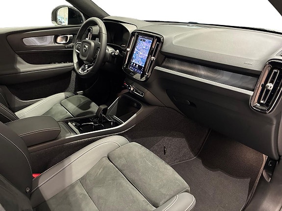 Volvo XC40 4 of 18