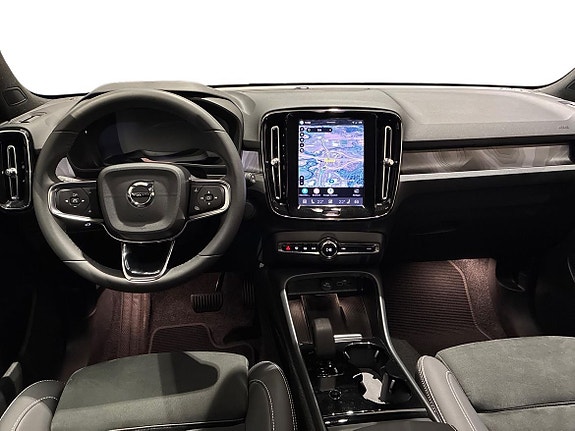 Volvo XC40 5 of 18