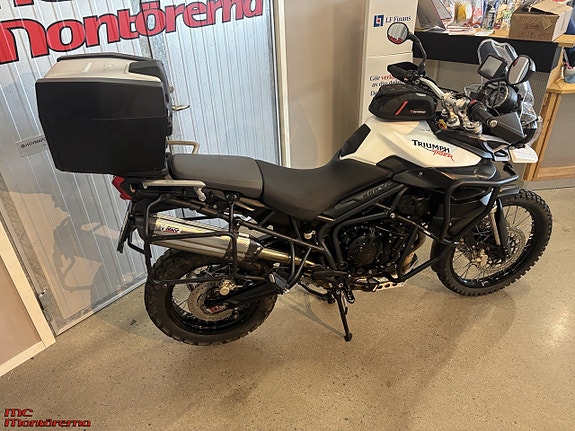 Triumph Tiger 800 XC 3 of 5